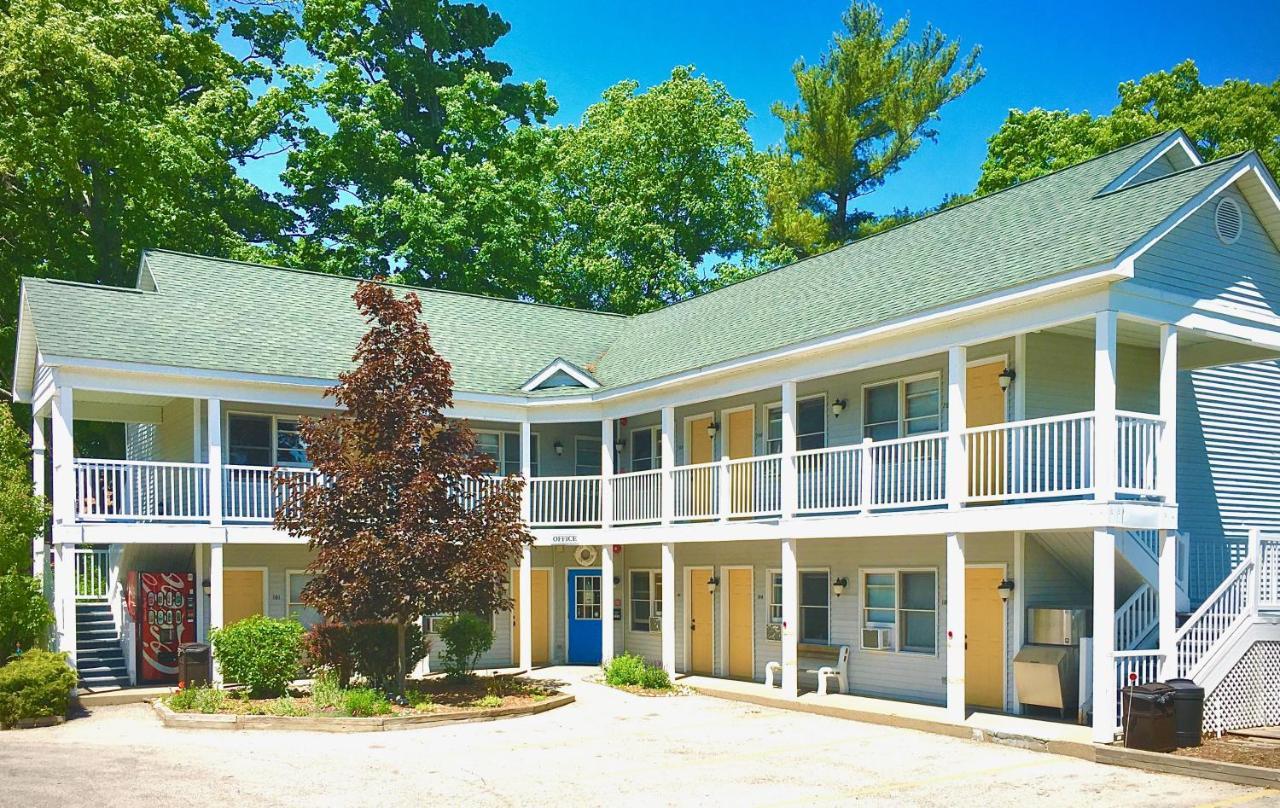 Empire Lakeshore Inn Exterior photo