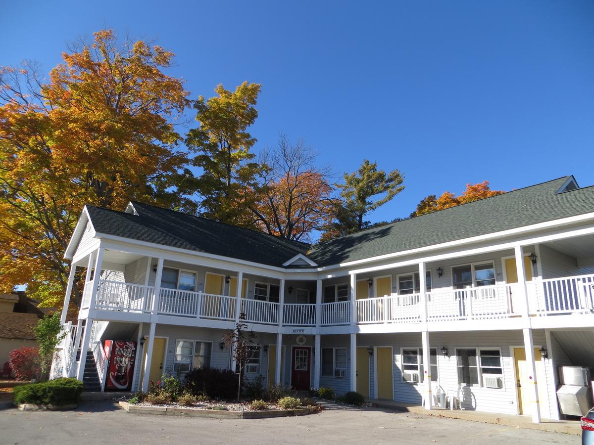 Empire Lakeshore Inn Exterior photo