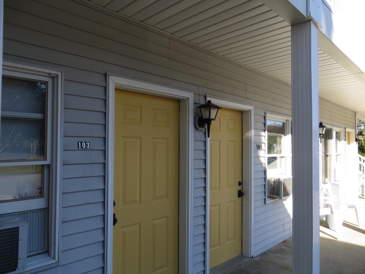 Empire Lakeshore Inn Exterior photo