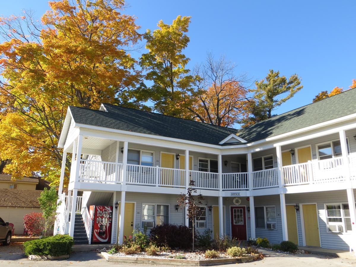 Empire Lakeshore Inn Exterior photo